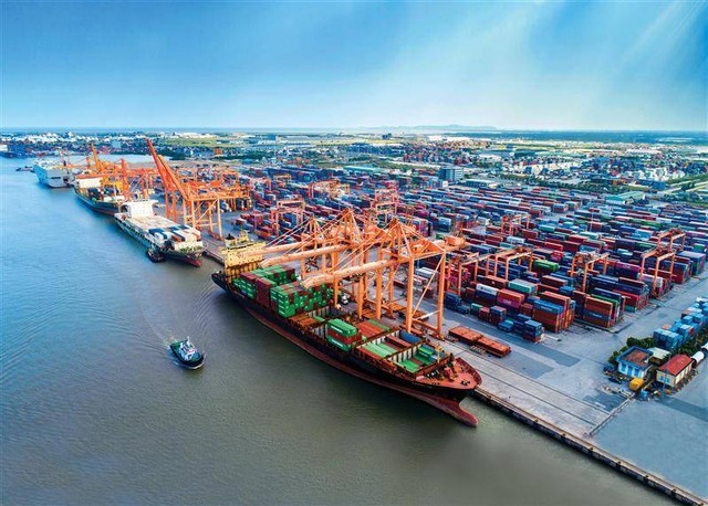 Cước vận tải biển thế giới tăng vọt