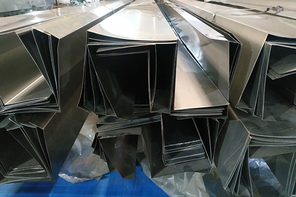 Máng xối inox